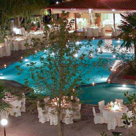 Four Seasons Hotel Trílofon Exterior foto